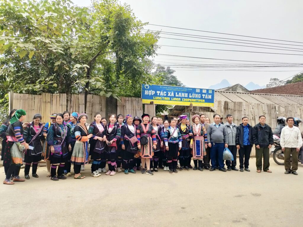 "Lung Tam linen cooperative" gate with Hmong people in the village