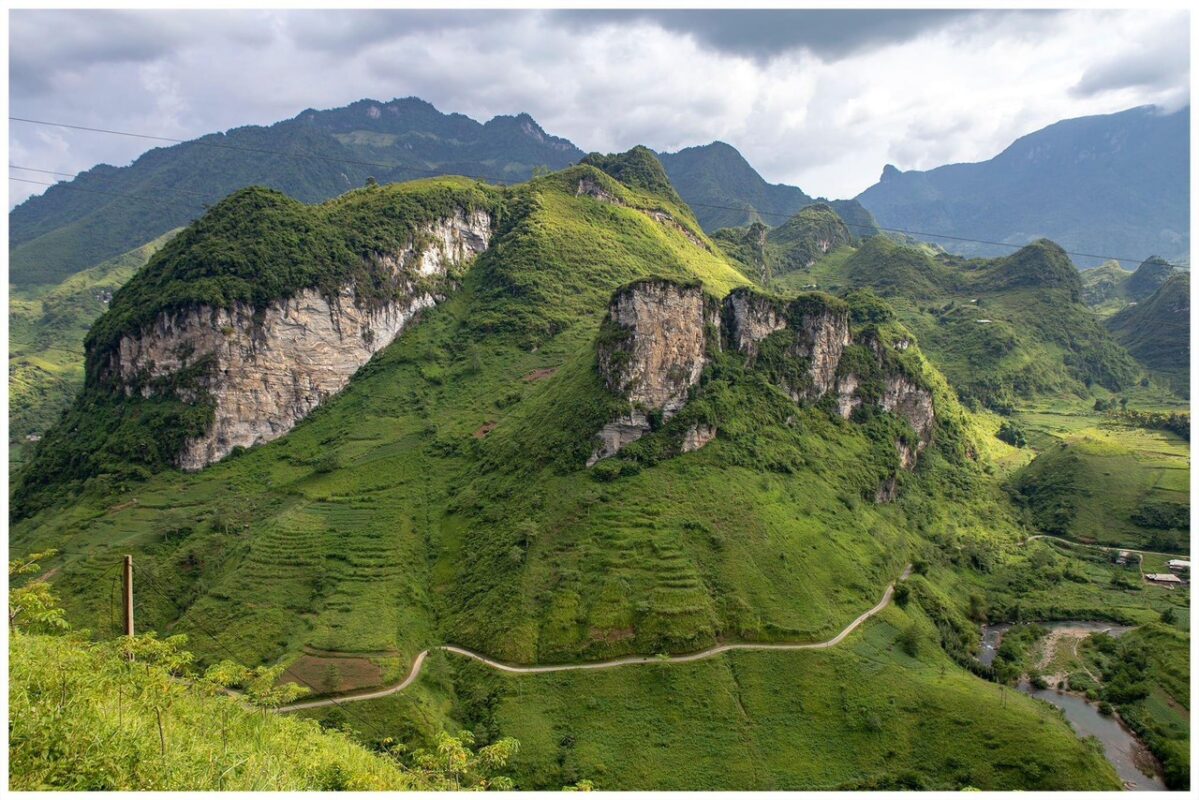 The picturesque view of Du Gia pass